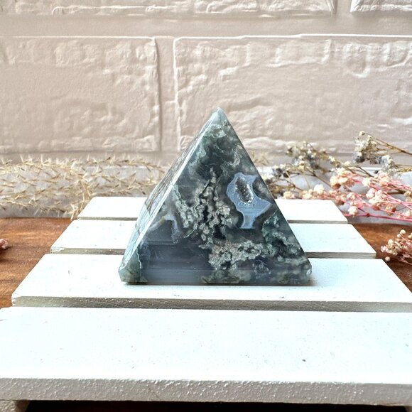 Gorgeous Moss Agate Pyramid - Picture 2 of 7